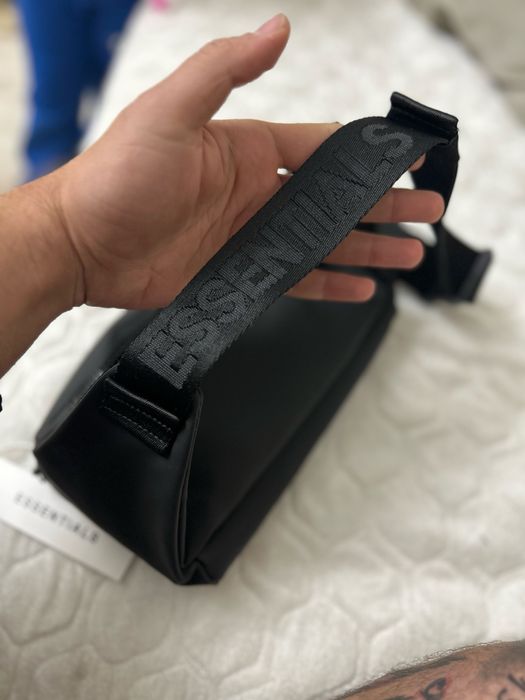 Чанта Essentials