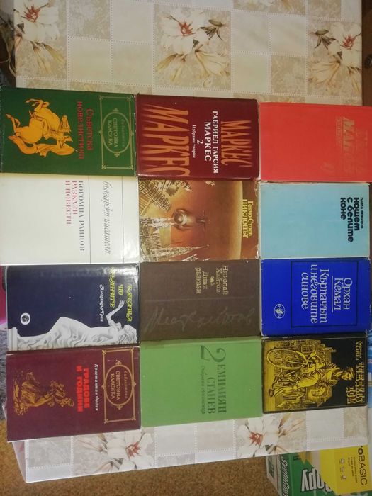 Продавам стари и запазени книги