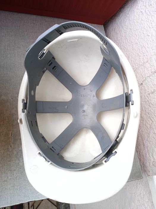 Строителни каски-2 бр.