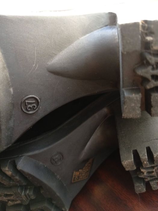 Продам демисезонные ботинки