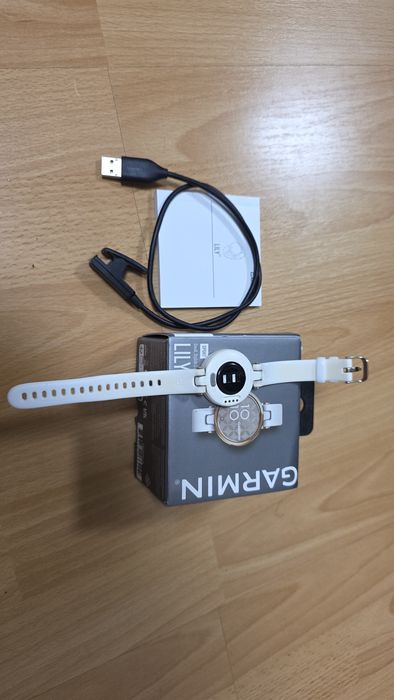 Smart часовник Garmin Lilly