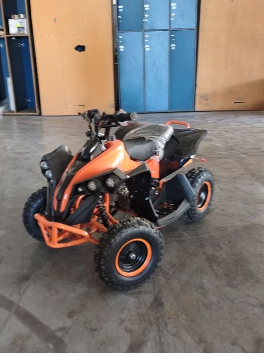 ATV quad  49cc la mâna a doua folosit în regim propriu pentru filmări