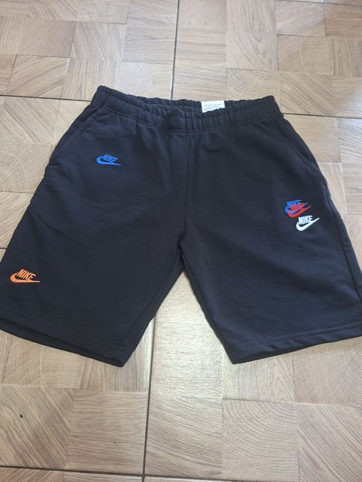 Pantaloni scurți Nike pentru bărbați ,nou cu etichetă ,de culoare negru
