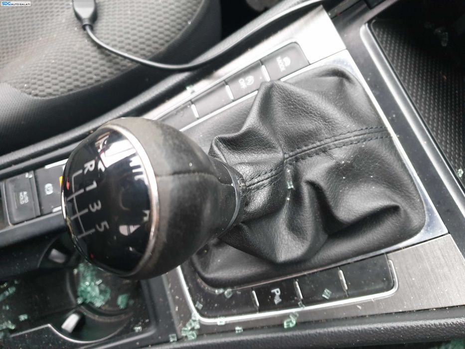 Nuca cu Manson in 6 Trepte de la Schimbator Trepte Viteze Volkswagen Golf 7 2.0 TDI CRBC 2013 - 2017 [K9918]