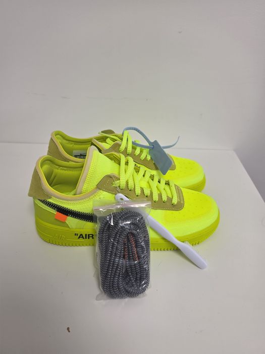 Nike Air Force 1 Low x Off-White „Volt”.
