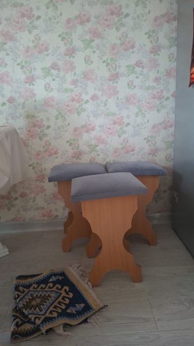 Кухонный стол, стулья