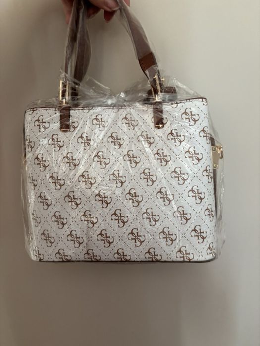 Дамска чанта Guess