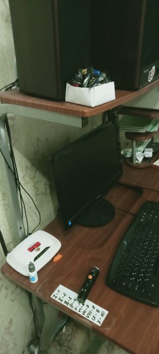Продам компьютерный стол