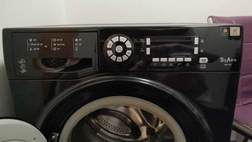 Mașină de spălat rufe Hotpoint Ariston, 9 kg, 1400 RPM, Neagră – Stare impecabila