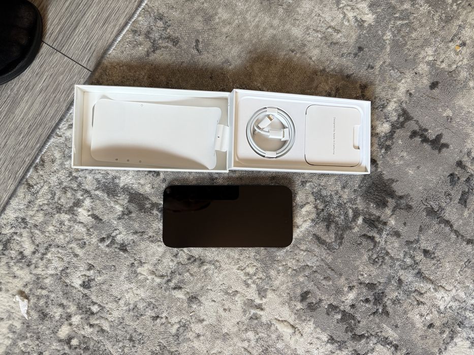 Vand iphone 14 pro max cumparat de nou impecabil