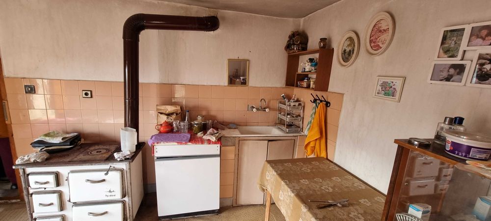 1761-Продава се едноетажна паянтова къща в село Балкански