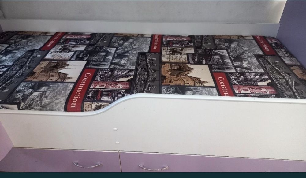 Продам двухъярусную кровать.