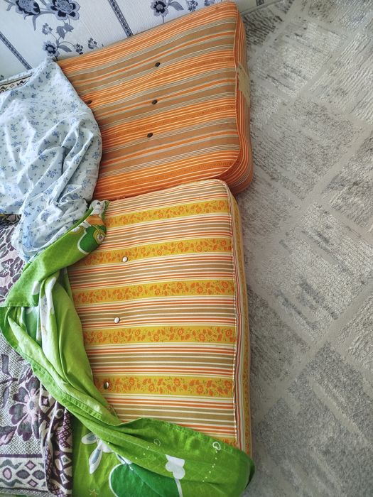 6 стульев и 2 матраца за 500т.