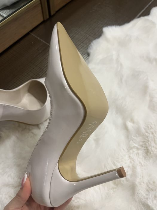 Обувки на висок ток