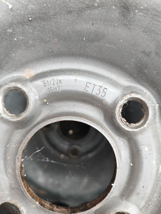 Vând jante  de tablă cu cauciucuri