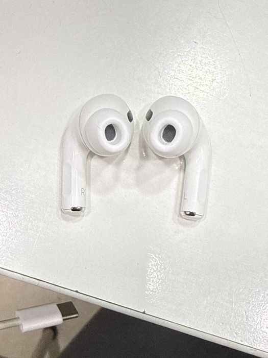 Airpods 2 Pro type c sotiladi