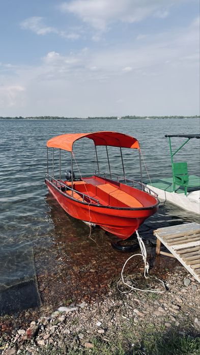 Катер с матором новый.