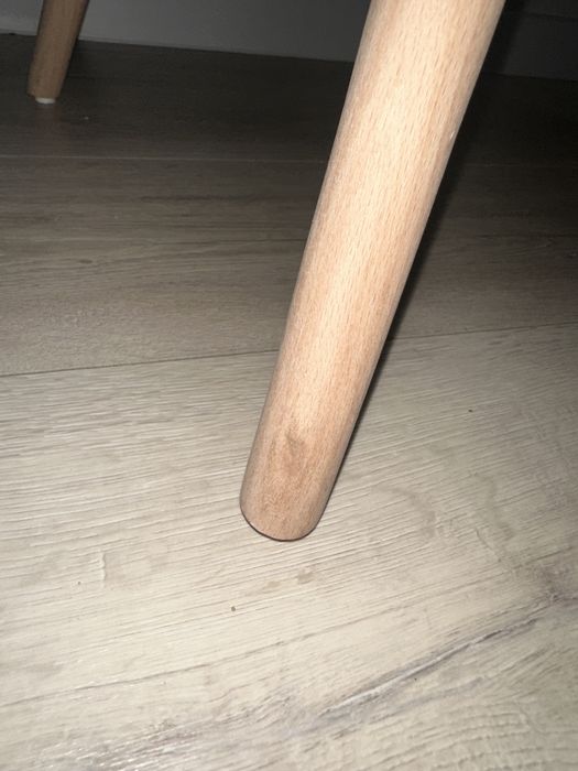Белый стульчик.
