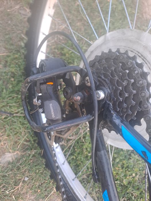 Vând bicicletă roti pe 24 în stare bună de funcționare.