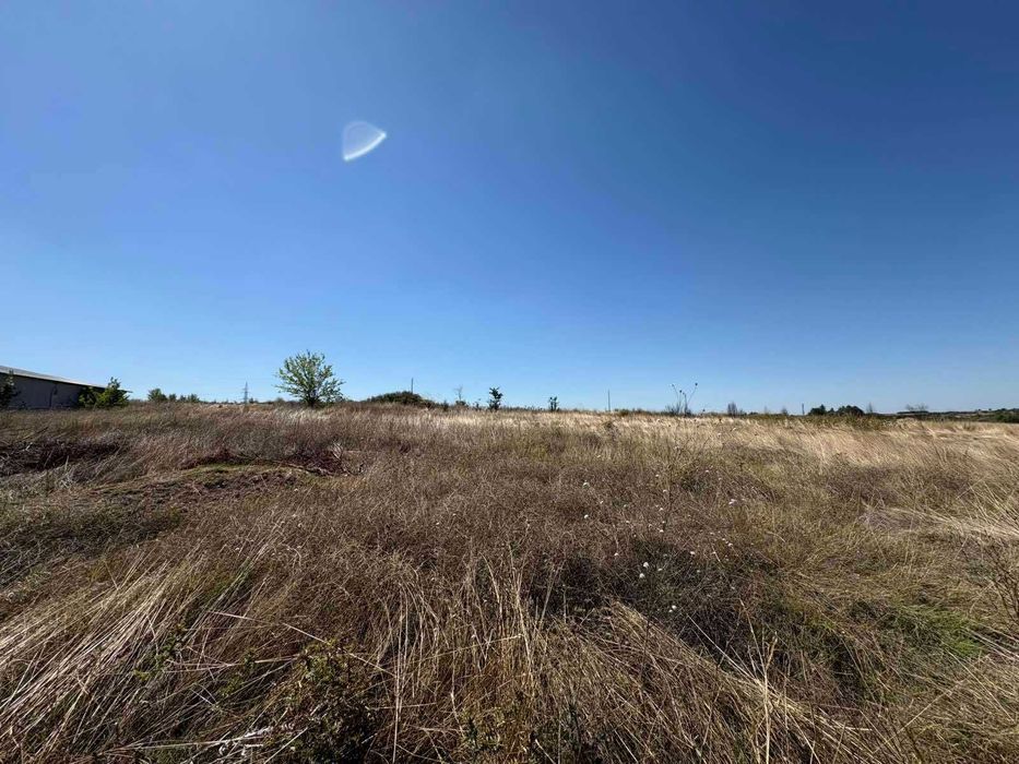 Продава се парцел