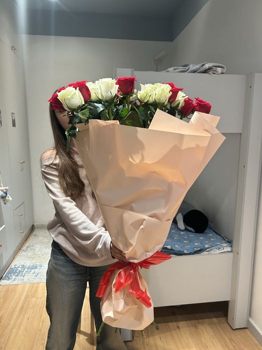 Двадцать голланских роз