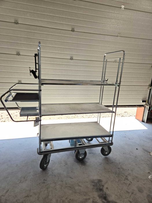 Carucior cu rafturi  etajat