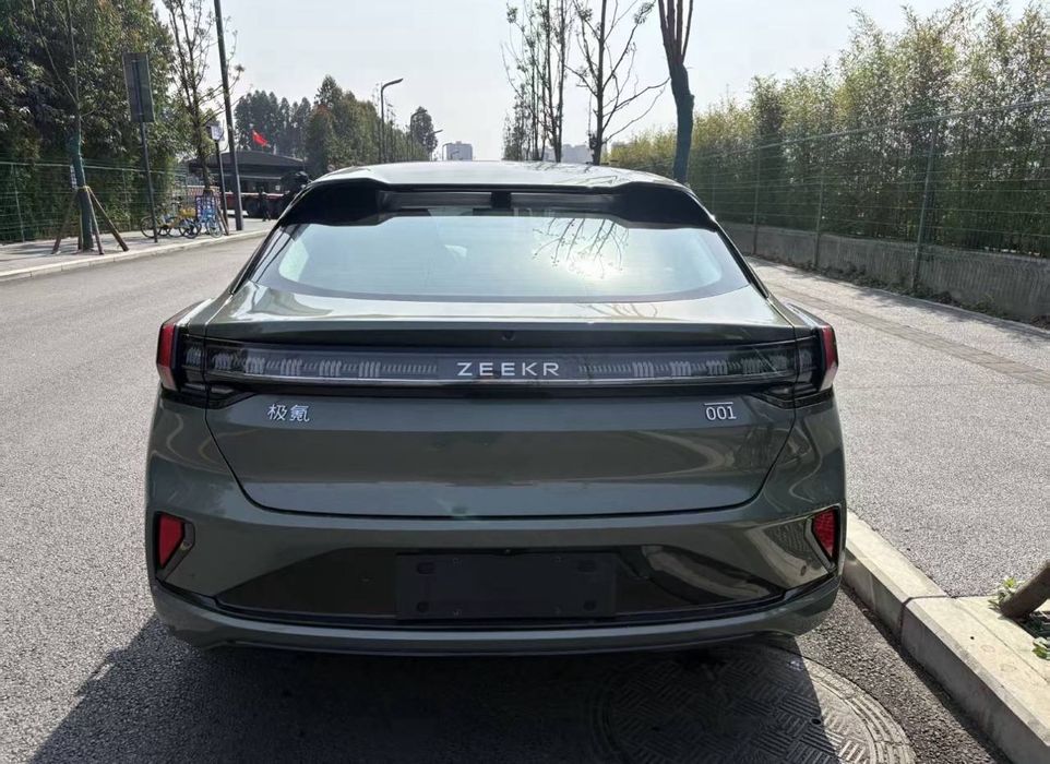 Zeekr 001 2025 — 2