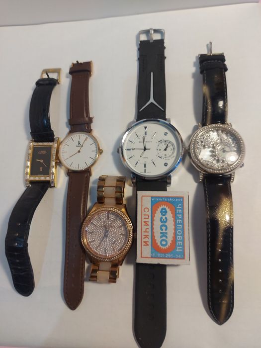 Часы наручные кварцевые.