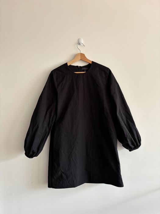 Cos Идеалната малка черна рокля