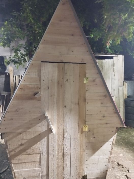 Продам деревянный туалет и душ