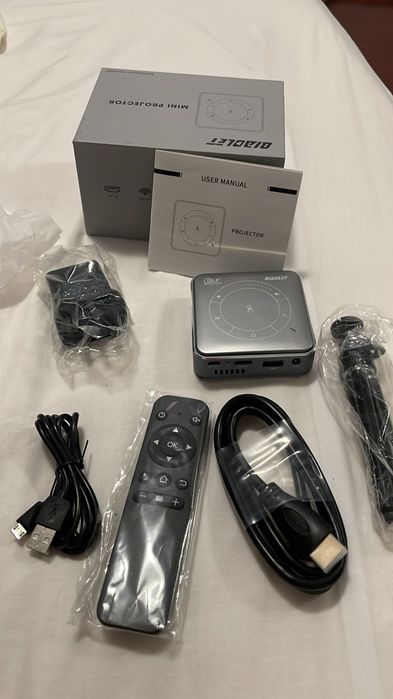 Mini proiector nou