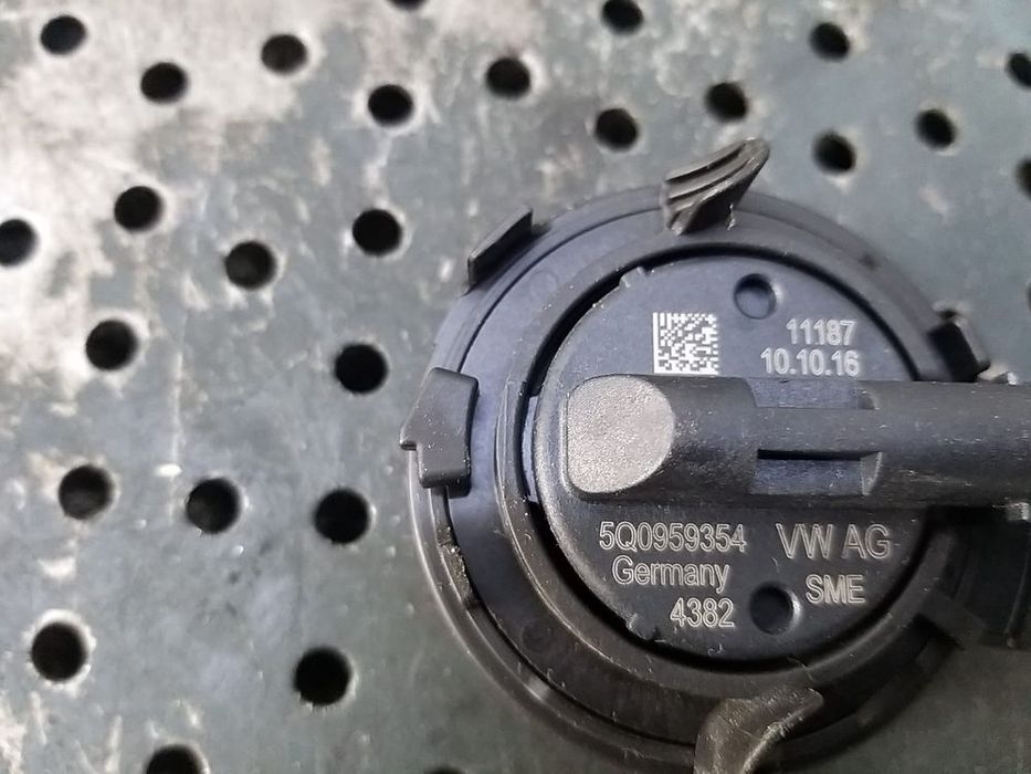 Senzor impact dreapta fata vw touran 3 5q0959354