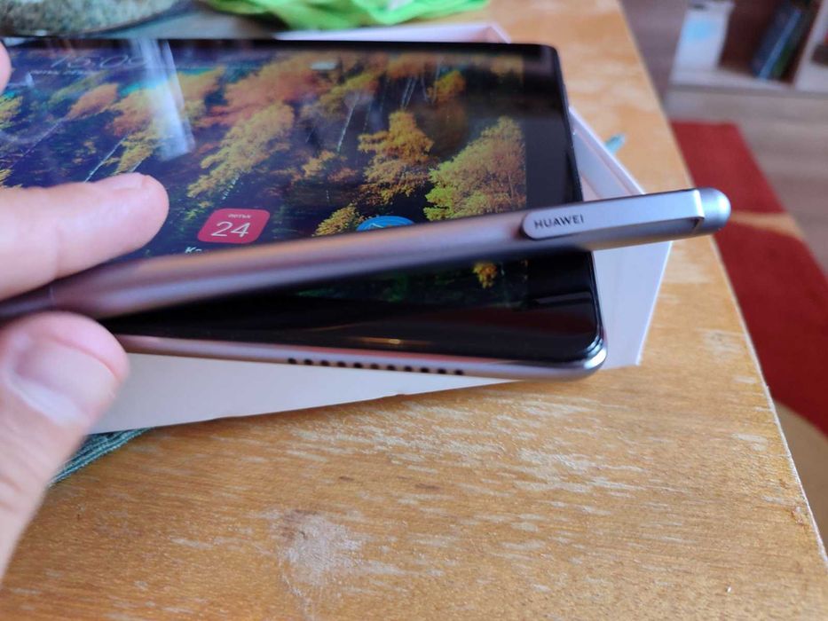 huawei mediapad m5 lite 10+ таблет, не различим от нов!