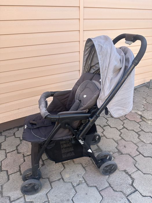 Продается коляска Joie