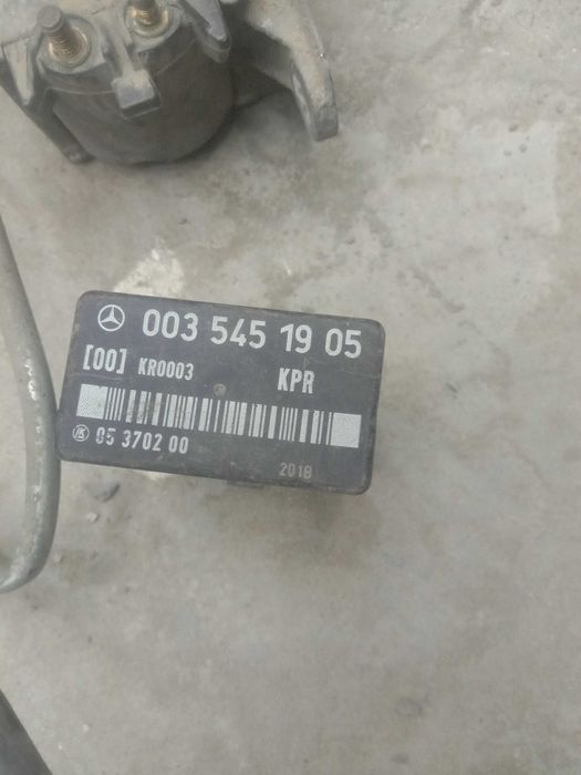 продам запчасти на мерс 190