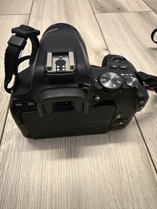 Canon EOS 250D Kit cu Obiectiv EF-S 18-55mm DC Negru