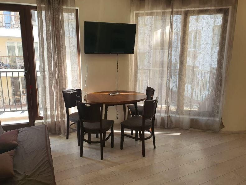 Дава се под наем Тристаен апартамент в Варна, Център - 73 кв.м за 548.25 € - Снимка #2