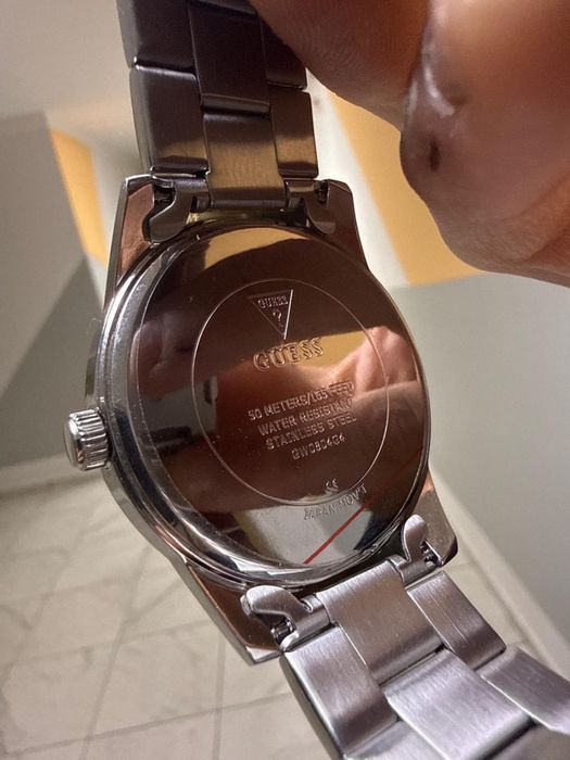 Продается часы Guess , почти новые