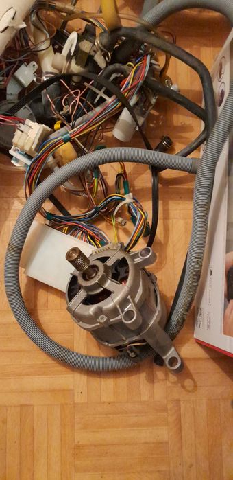 Продавам пералня CANDY SPRINT 1200 на части