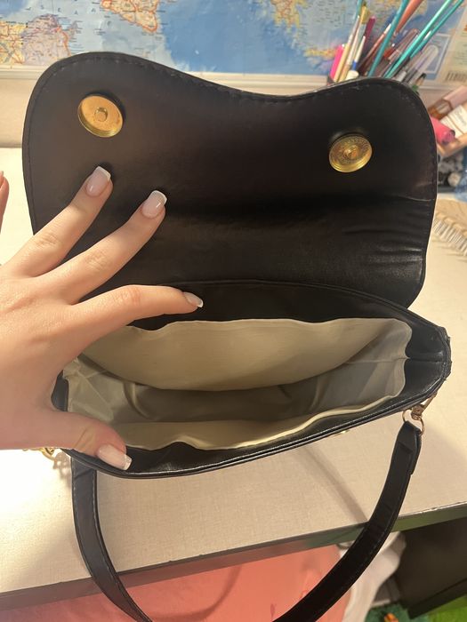 Черна чанат с верижка