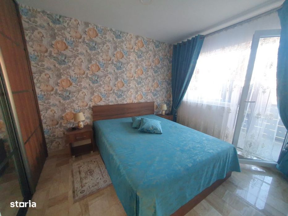 Apartament cu 3 camere, 55 mp, etaj intermediar, cu parcare, zona Petr — fotografia 1