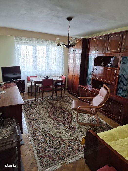 3 camere decomandat 66 mp + 2 balcoane, etaj 6/10, Parang 17, mobilat