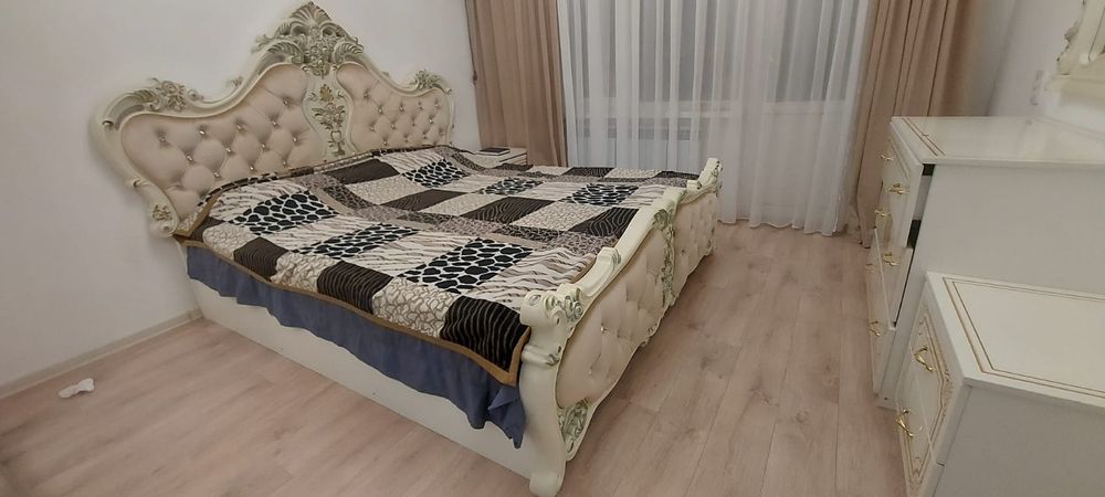 Продаётся спальный гарнитур