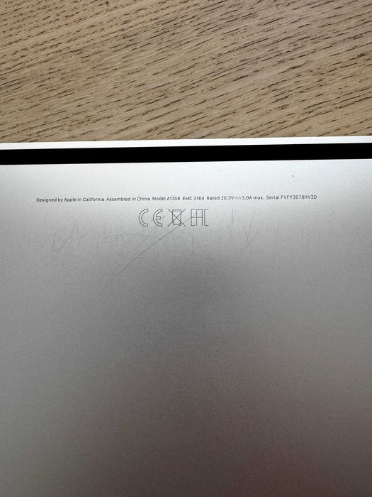 MacBook Pro 13” (2017) – i5 / 8GB / 256GB SSD