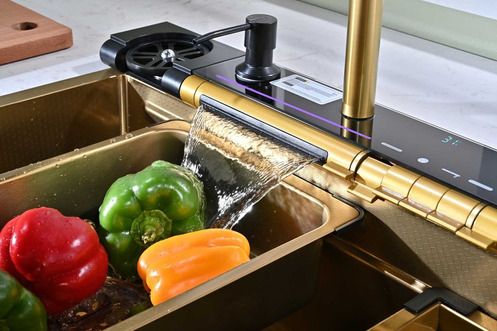 Златна мултифункционална кухненска мивка с регулируем двоен водопад