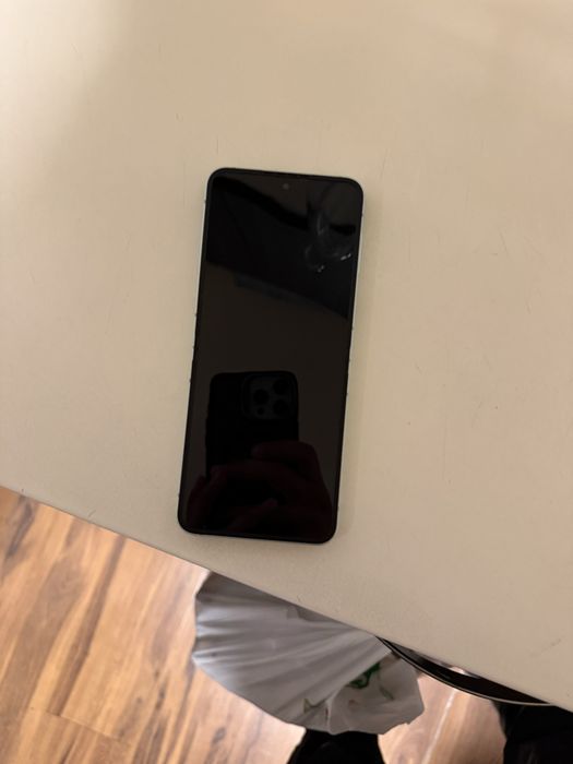 Samsung Flip6 Мобилен телефон
