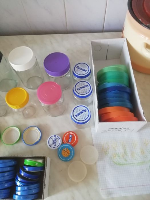 Продам банки и крышки.