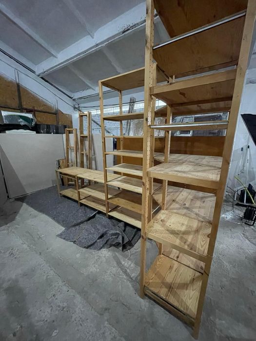 Дървен ъглов стелаж ,модулен - 335 /123 / 230 височина