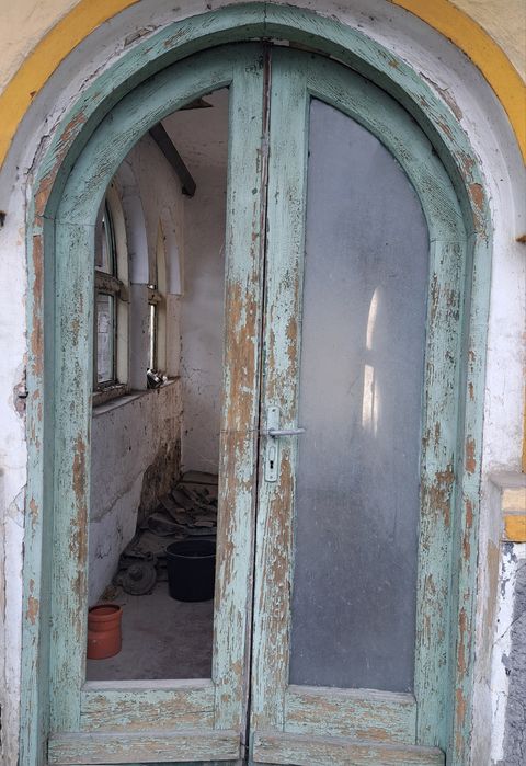 Vand tâmplărie în stare foarte bună rustic