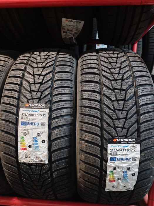 2 бр. Нови зимни гуми 225 40 19 Hankook